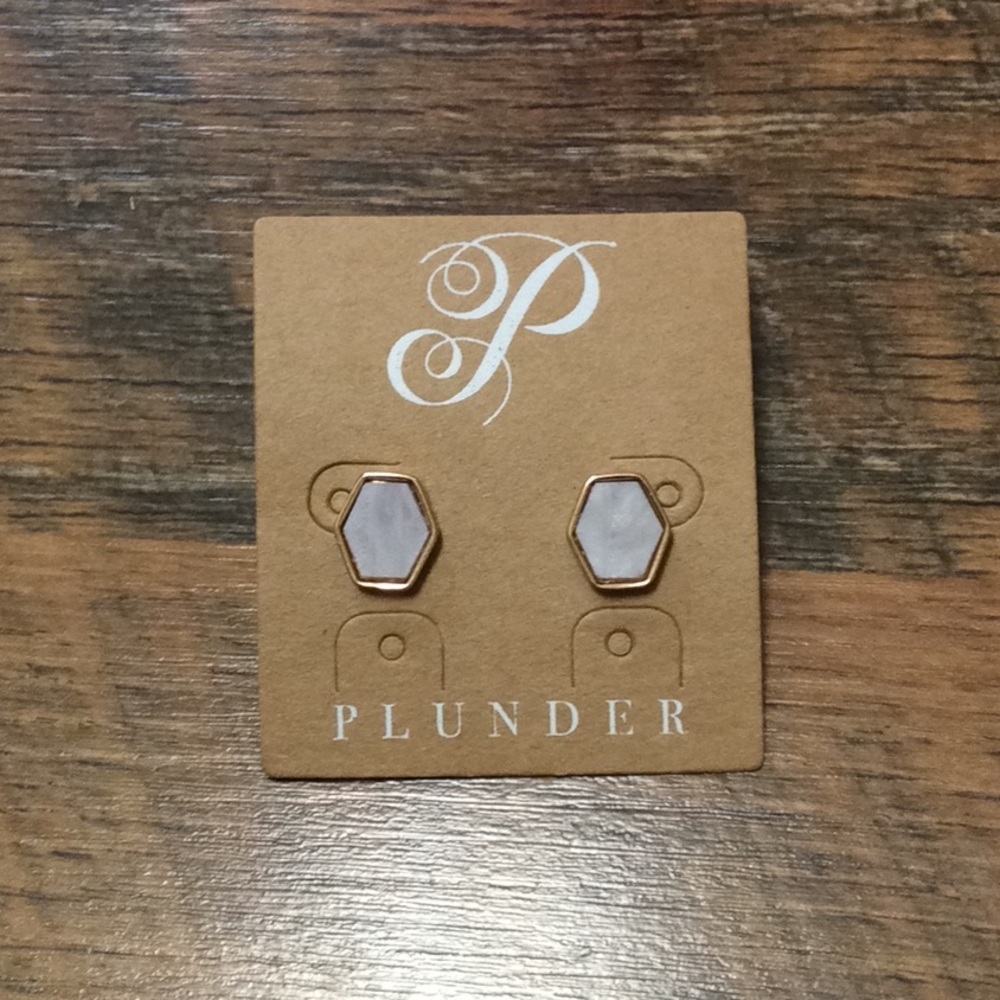 NIB Plunder lt purple/gold hexagon stud earrings